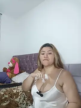 Sofia  Saenz online show from April 1, 2026, 4:47 am