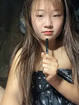 hinata-xx online show from April 5, 2026, 4:24 pm