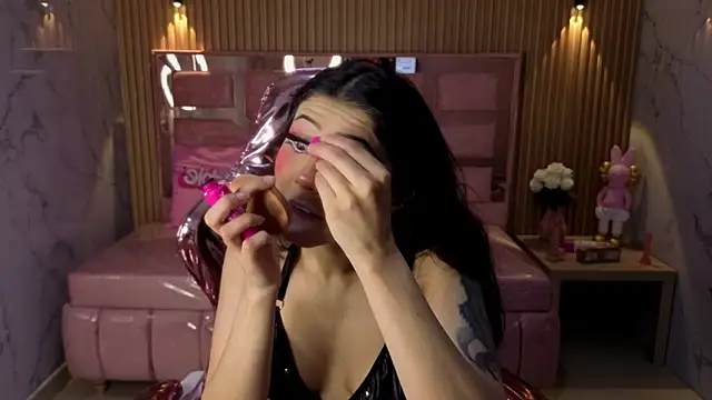 miss devil s online show from April 23, 2026, 8:43 pm