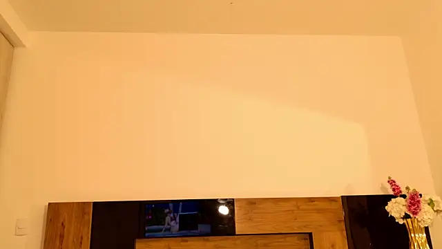 LucyHanks online show from April 14, 2026, 11:32 pm