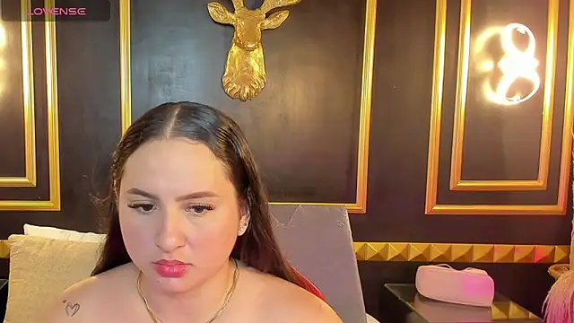 nerea swan online show from December 14, 2025, 3:35 am