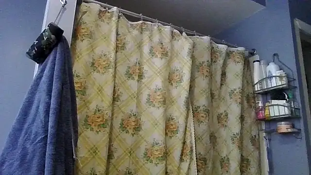 Snapshot of wecrulb chatting on December 16, 2025, 2:54 pm wecrulb online show from December 16, 2025, 2:54 pm