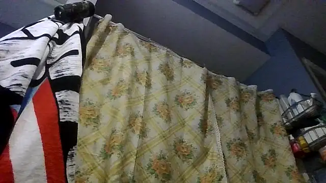 Snapshot of wecrulb chatting on December 14, 2025, 8:03 pm wecrulb online show from December 14, 2025, 8:03 pm