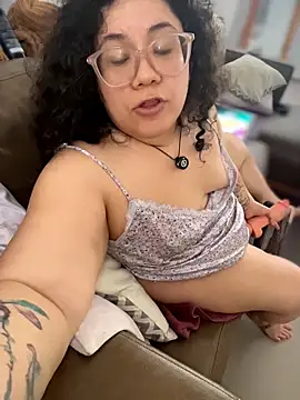 VanesssaMilf  online show from February 13, 2026, 2:28 pm