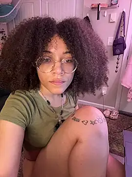 Snapshot of ollythegreat chatting on December 17, 2025, 2:27 am ollythegreat online show from December 17, 2025, 2:27 am