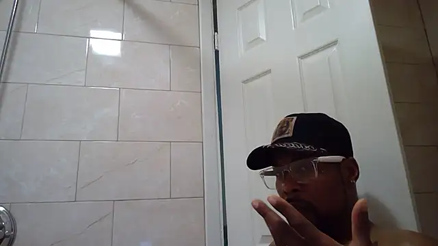 cosmiccloudpig online show from December 23, 2025, 7:51 am