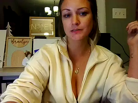 Snapshot of MagnoliaHoney chatting on December 22, 2025, 4:34 am MagnoliaHoney online show from December 22, 2025, 4:34 am