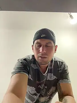 Snapshot of DarkOnebaki- chatting on December 15, 2025, 5:24 am DarkOnebaki- online show from December 15, 2025, 5:24 am