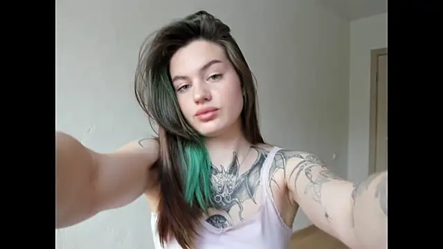 NikkieKitty online show from April 25, 2026, 11:57 am