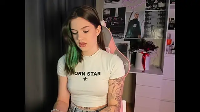 NikkieKitty online show from January 12, 2026, 12:01 pm