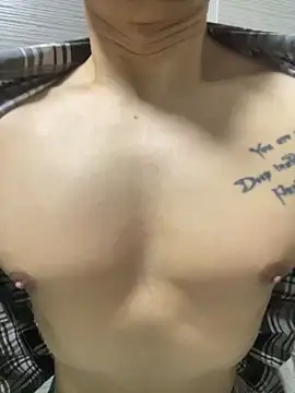 kimze7 online show from April 19, 2026, 1:23 pm