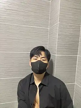 kimze7 online show from April 18, 2026, 1:46 pm