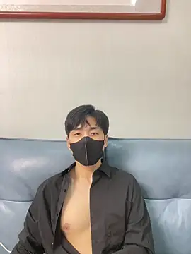 kimze7 online show from April 20, 2026, 1:24 pm