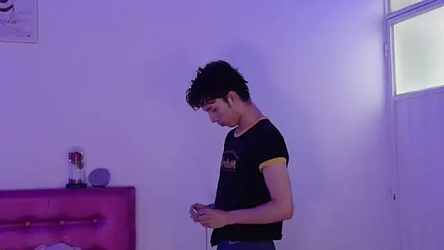 Dani Dancer online show from April 17, 2026, 9:39 pm