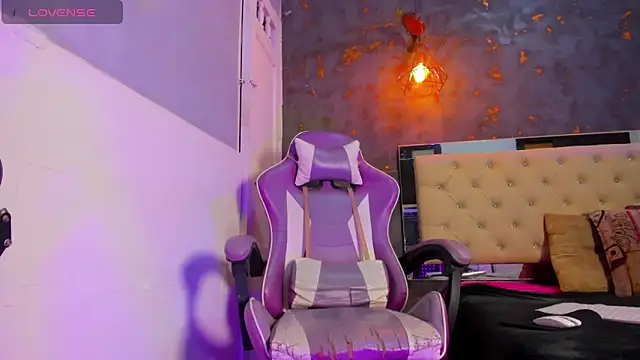 Aliice james online show from February 14, 2026, 8:09 pm