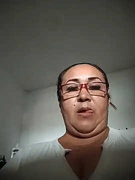 Nini Love  online show from April 6, 2026, 11:50 pm