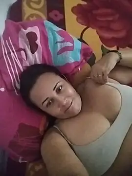 Snapshot of Nini_Love_ chatting on May 18, 2026, 4:01 am Nini Love online show from May 18, 2026, 4:01 am