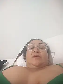 Nini Love  online show from February 3, 2026, 6:22 am