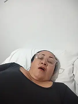 Nini Love  online show from February 6, 2026, 4:08 am