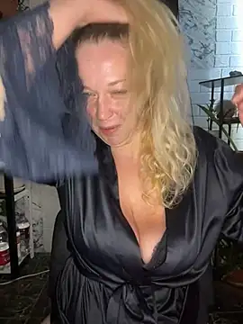 Snapshot of JenniferCarmen chatting on July 2, 2026, 3:23 am JenniferCarmen online show from July 2, 2026, 3:23 am