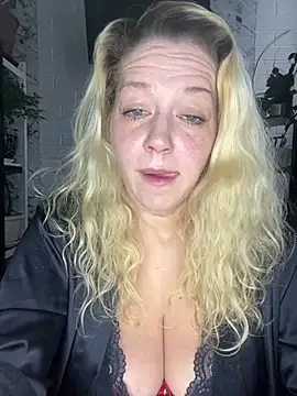 JenniferCarmen online show from April 4, 2026, 12:17 am