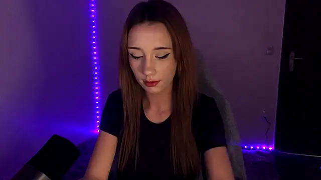 ellienymph online show from January 6, 2026, 3:43 am