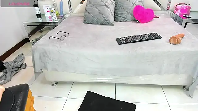 IssysLeBlanc online show from March 1, 2026, 7:08 am