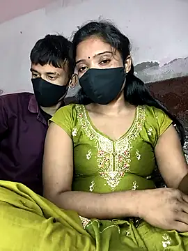 Snapshot of couplegk71 chatting on February 15, 2026, 11:53 am couplegk71 online show from February 15, 2026, 11:53 am
