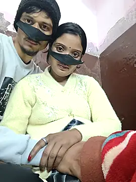 Snapshot of couplegk71 chatting on February 3, 2026, 7:46 am couplegk71 online show from February 3, 2026, 7:46 am
