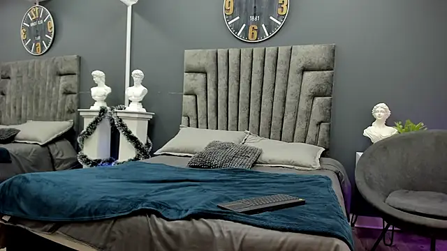 Snapshot of kevin__warhol chatting on December 17, 2025, 4:17 am kevin warhol online show from December 17, 2025, 4:17 am