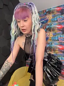 Snapshot of Tattoo__Moon chatting on May 5, 2026, 6:05 am Tattoo Moon online show from May 5, 2026, 6:05 am