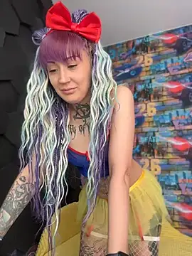Snapshot of Tattoo__Moon chatting on May 14, 2026, 12:18 am Tattoo Moon online show from May 14, 2026, 12:18 am
