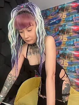 Snapshot of Tattoo__Moon chatting on May 20, 2026, 11:35 pm Tattoo Moon online show from May 20, 2026, 11:35 pm