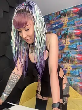 Snapshot of Tattoo__Moon chatting on May 22, 2026, 12:19 am Tattoo Moon online show from May 22, 2026, 12:19 am