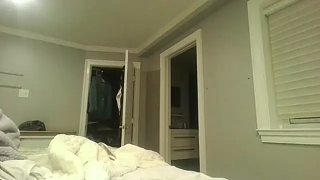 Snapshot of BeefyNcloudy chatting on December 18, 2025, 10:35 pm BeefyNcloudy online show from December 18, 2025, 10:35 pm