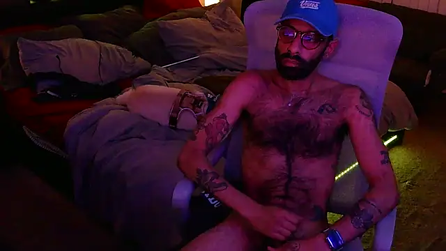 Snapshot of LilBrownPKB chatting on December 17, 2025, 11:10 pm LilBrownPKB online show from December 17, 2025, 11:10 pm