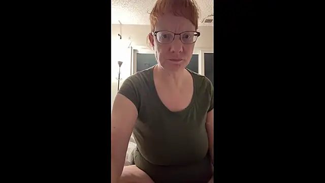 Snapshot of Lenaravenswood chatting on December 15, 2025, 7:14 am Lenaravenswood online show from December 15, 2025, 7:14 am