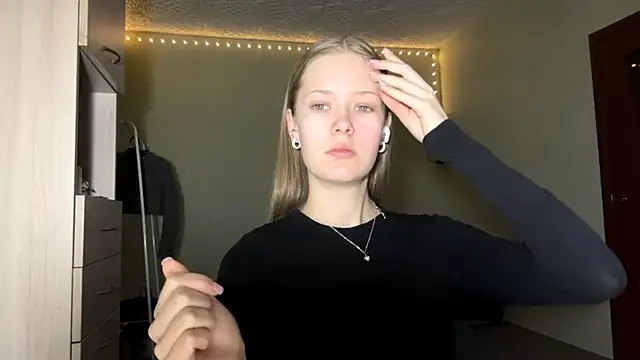 ZaidaSchwarten online show from January 13, 2026, 6:06 am