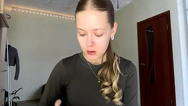 ZaidaSchwarten online show from January 10, 2026, 7:15 am