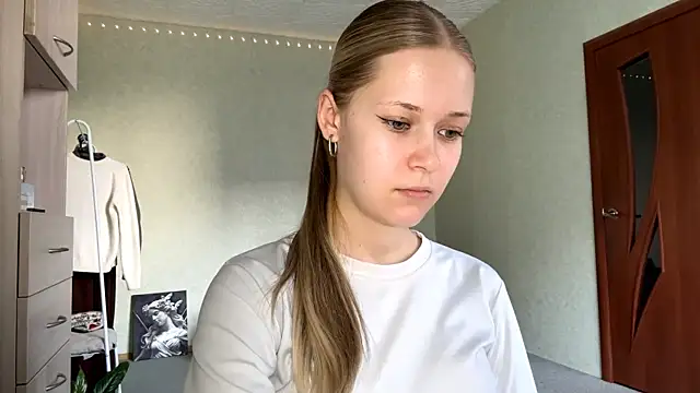 ZaidaSchwarten online show from March 1, 2026, 1:33 pm