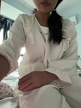 cmvoo online show from April 28, 2026, 1:04 am