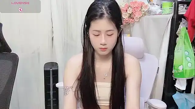 Yvonne-07 online show from March 31, 2026, 4:31 pm