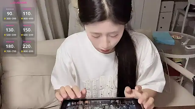 Yvonne-07 online show from June 9, 2026, 5:14 pm