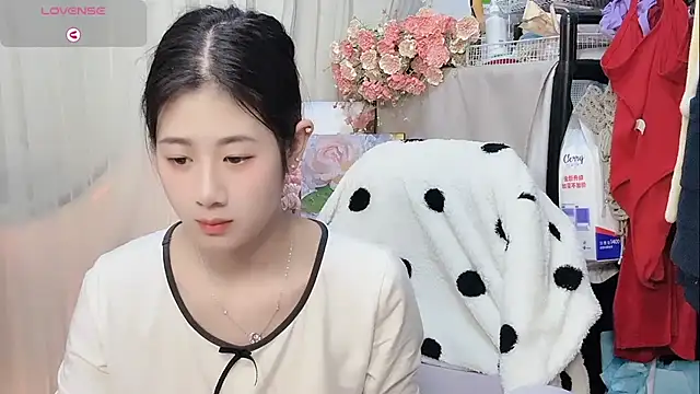 Yvonne-07 online show from March 11, 2026, 1:27 pm