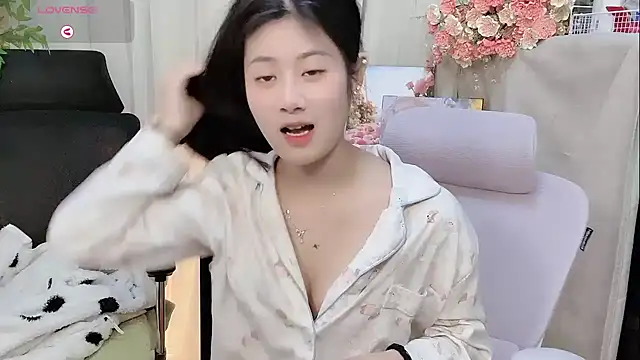 Yvonne-07 online show from January 8, 2026, 12:44 pm