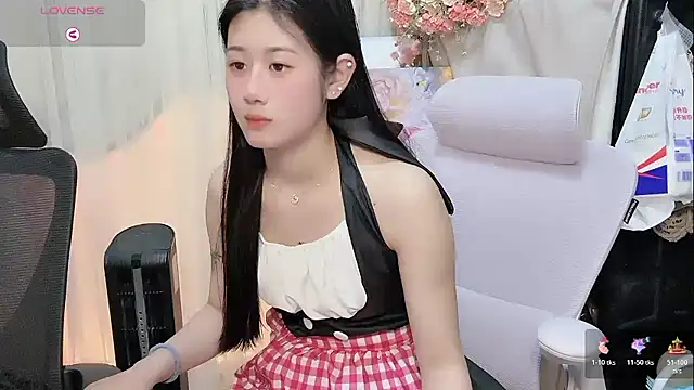 Yvonne-07 online show from March 15, 2026, 6:04 pm