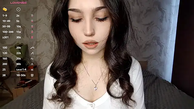 Qwami Amie online show from April 19, 2026, 6:47 am