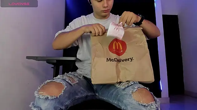 Liam Mateo online show from April 2, 2026, 5:25 am