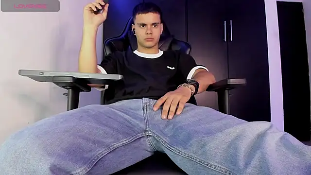 Liam Mateo online show from April 12, 2026, 10:29 am