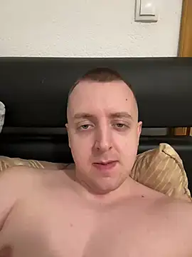 BezzBoiixh online show from February 13, 2025, 5:44 pm